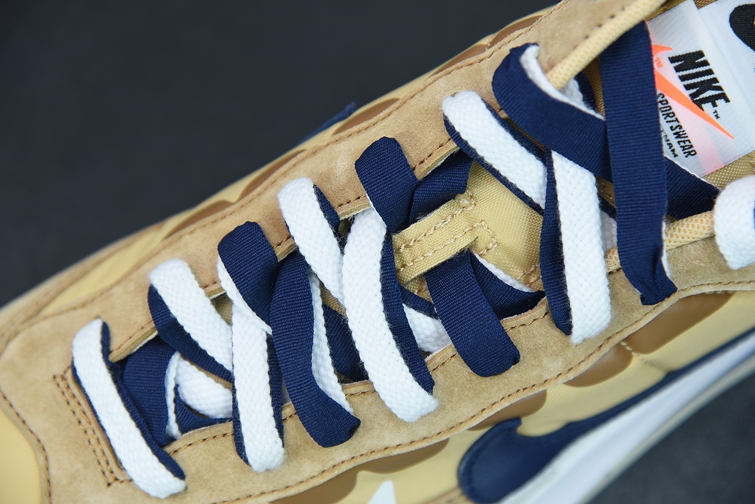 Nike Vaporwaffle sacai Sesame Blue Void Nike Vaporwaffle sacai Sesame Blue Void