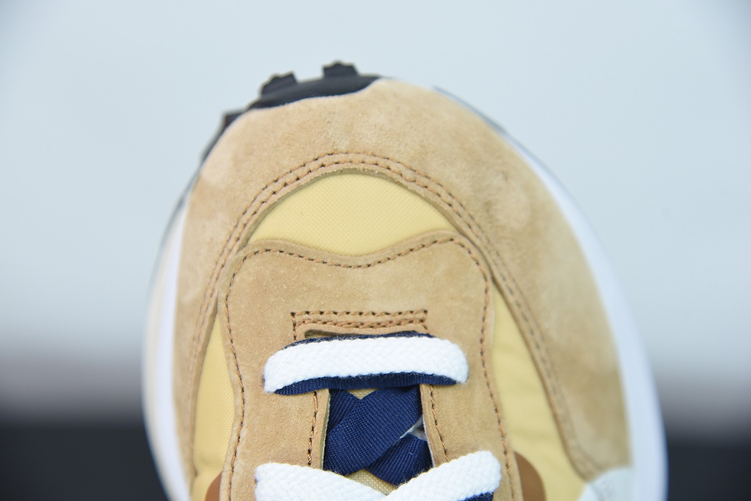 Nike Vaporwaffle sacai Sesame Blue Void Nike Vaporwaffle sacai Sesame Blue Void