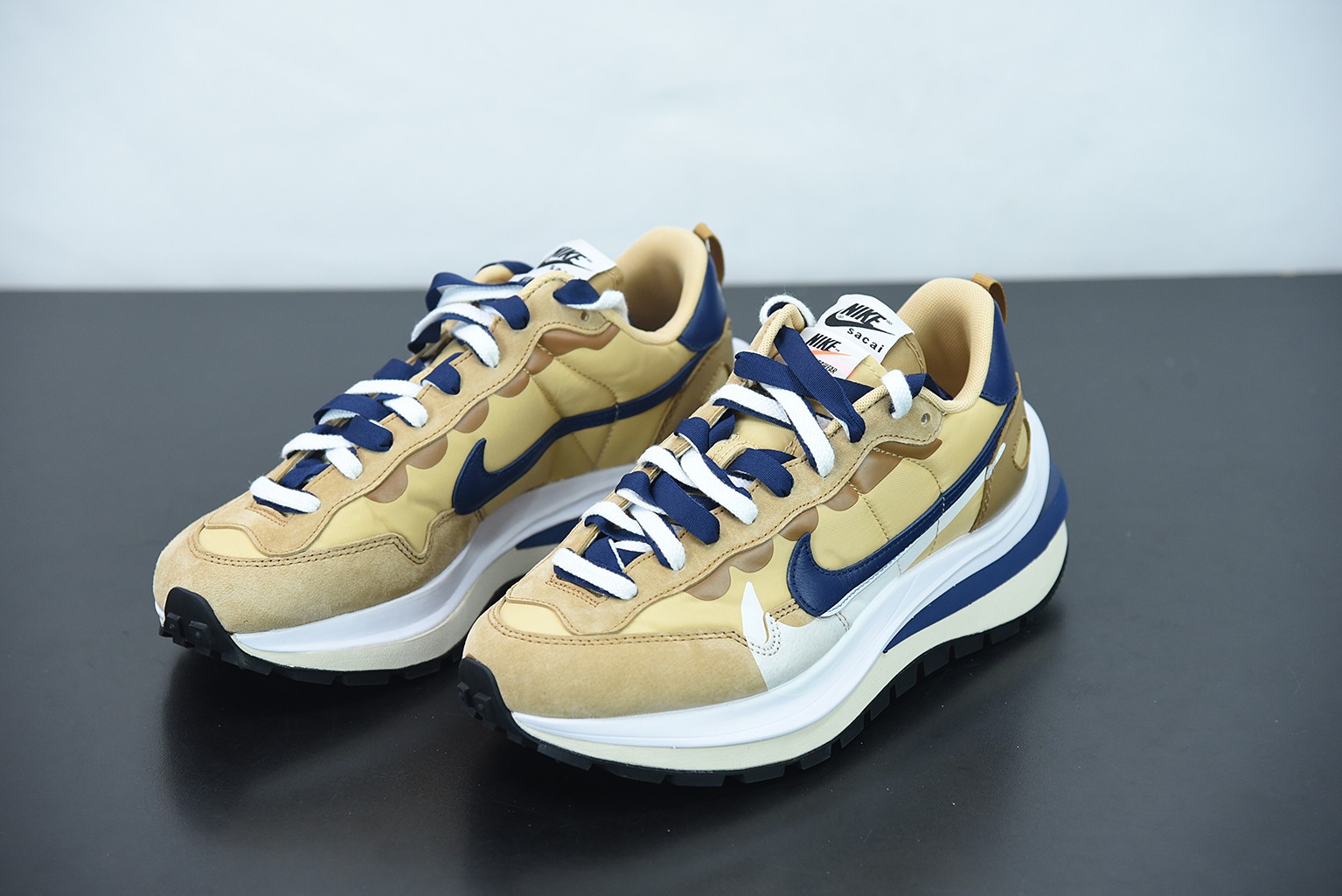 Nike Vaporwaffle sacai Sesame Blue Void Nike Vaporwaffle sacai Sesame Blue Void