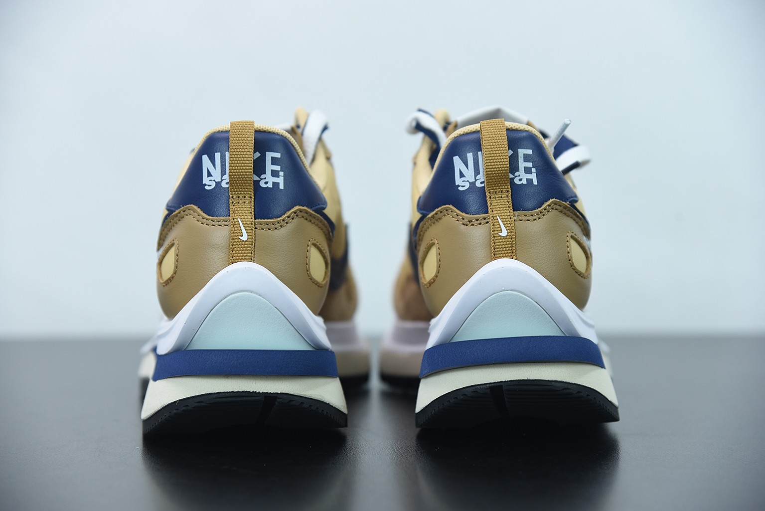 Nike Vaporwaffle sacai Sesame Blue Void Nike Vaporwaffle sacai Sesame Blue Void