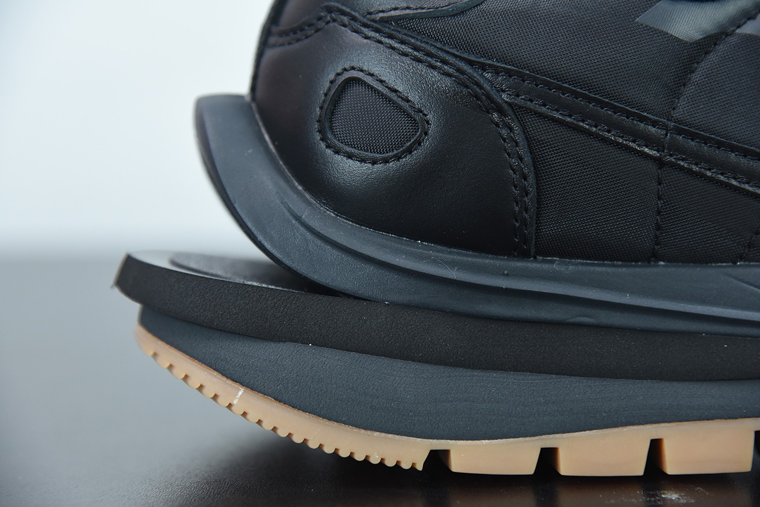 Nike Vaporwaffle sacai Black Gum Nike Vaporwaffle sacai Black Gum