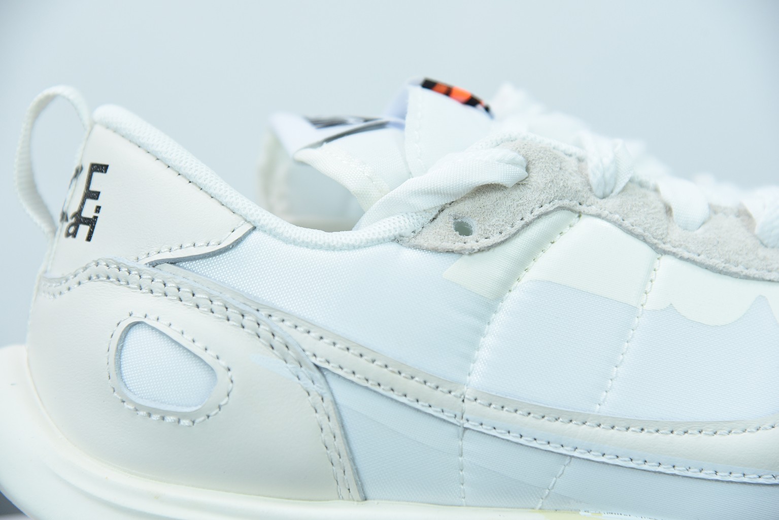 Nike Vaporwaffle sacai Sail Gum Nike Vaporwaffle sacai Sail Gum