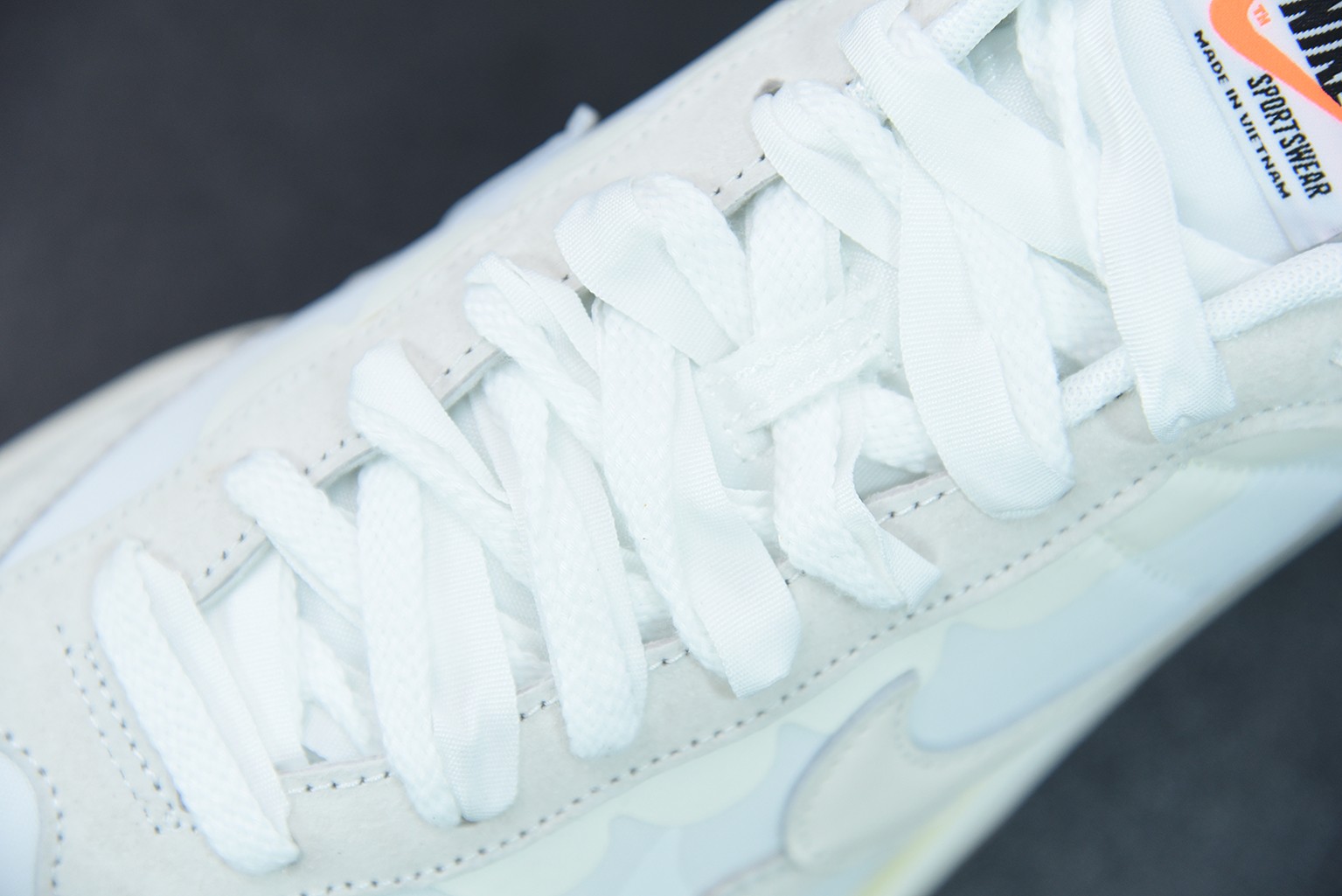 Nike Vaporwaffle sacai Sail Gum Nike Vaporwaffle sacai Sail Gum