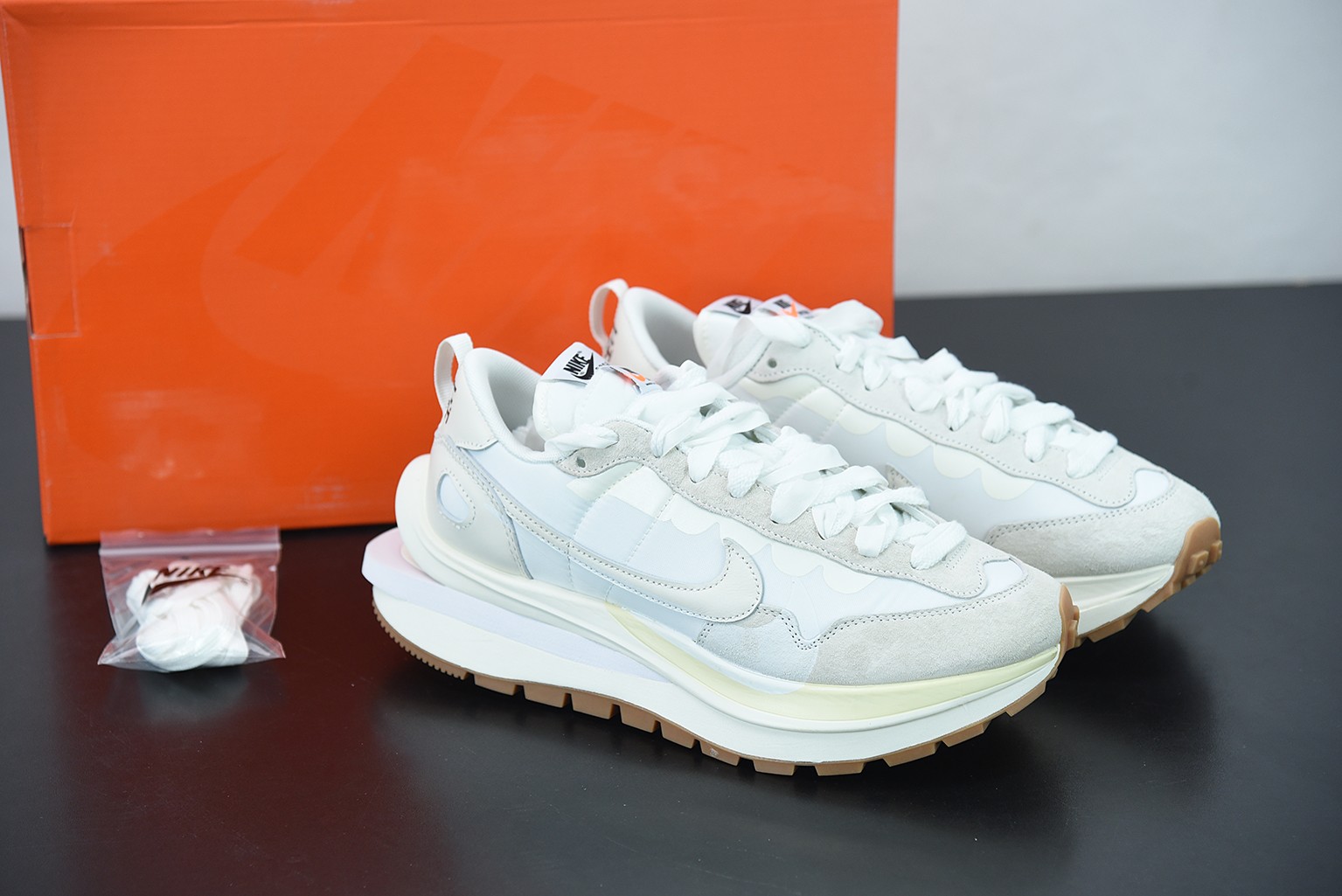 Nike Vaporwaffle sacai Sail Gum Nike Vaporwaffle sacai Sail Gum