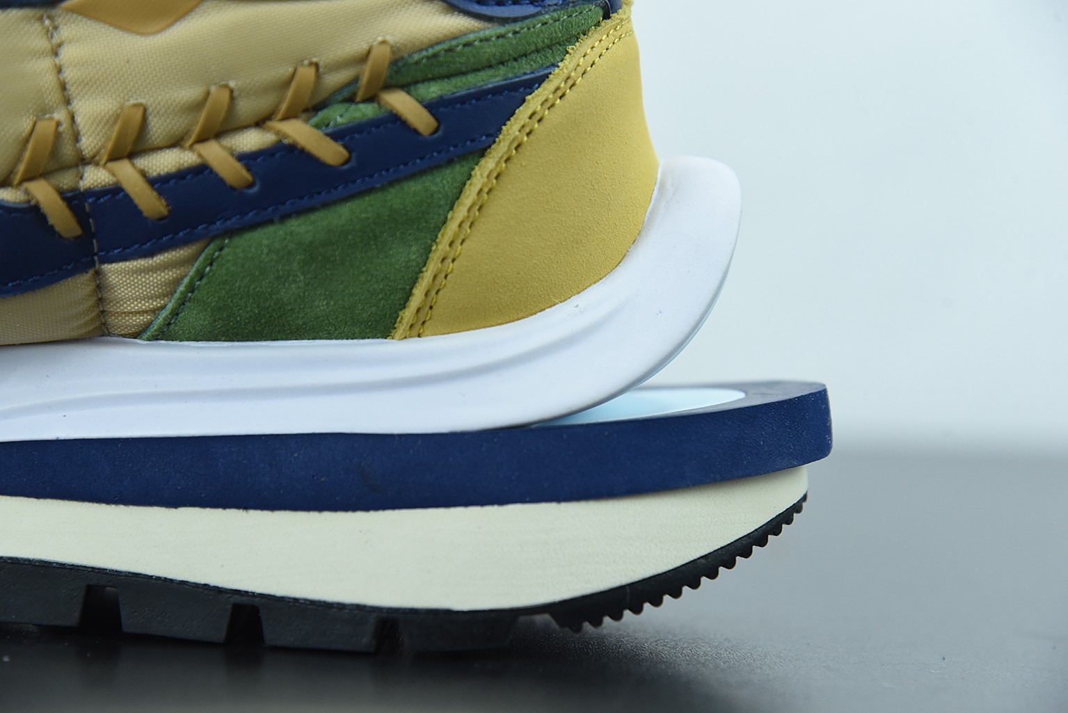Nike Vaporwaffle sacai Jean Paul Gaultier Sesame Blue Nike Vaporwaffle sacai Jean Paul Gaultier Sesame Blue