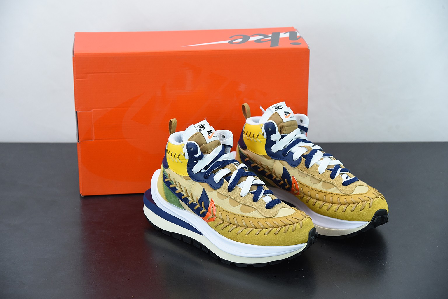 Nike Vaporwaffle sacai Jean Paul Gaultier Sesame Blue Nike Vaporwaffle sacai Jean Paul Gaultier Sesame Blue