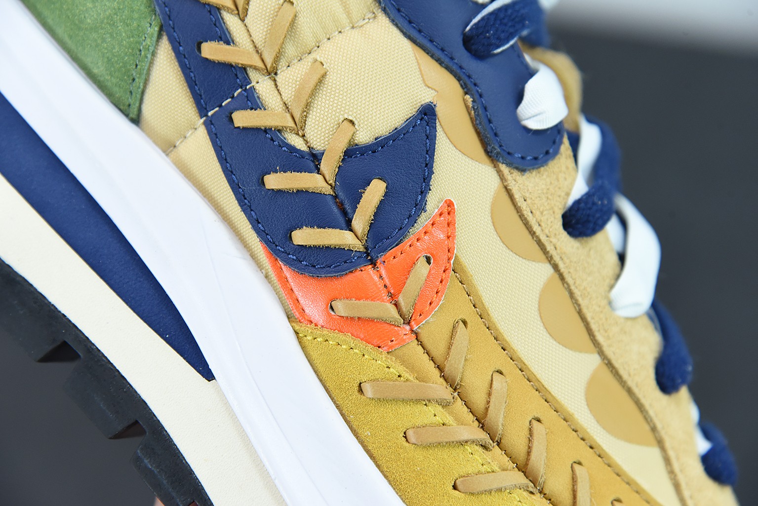 Nike Vaporwaffle sacai Jean Paul Gaultier Sesame Blue Nike Vaporwaffle sacai Jean Paul Gaultier Sesame Blue