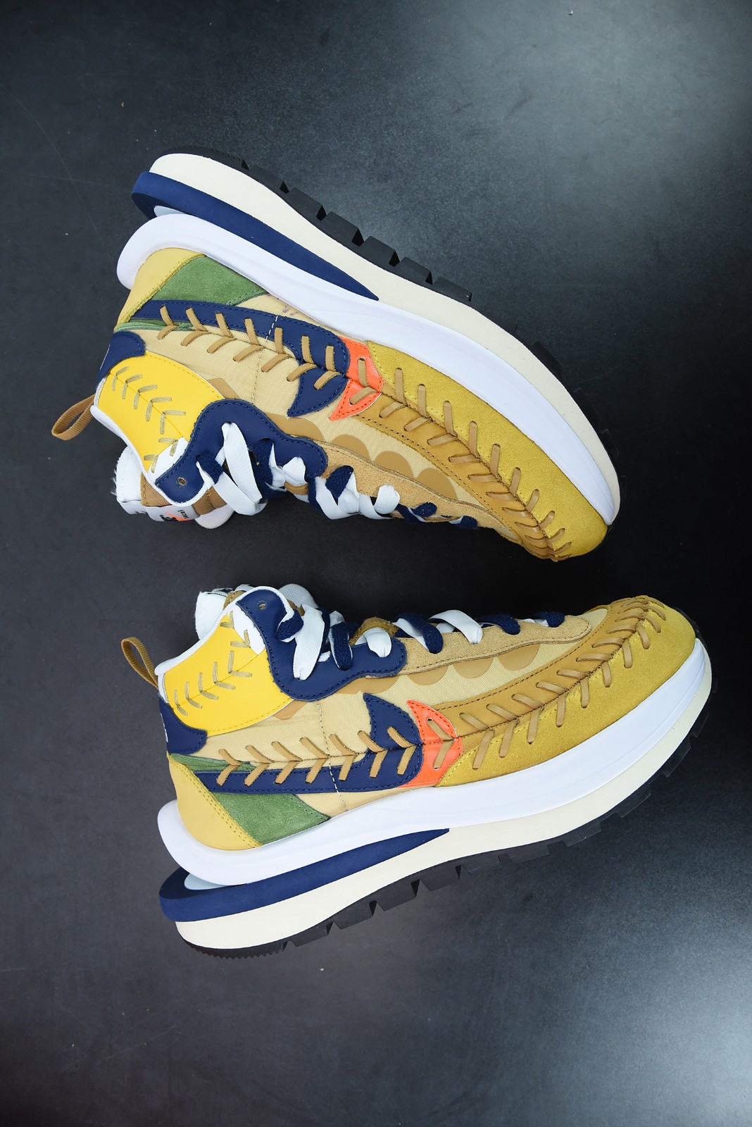 Nike Vaporwaffle sacai Jean Paul Gaultier Sesame Blue Nike Vaporwaffle sacai Jean Paul Gaultier Sesame Blue