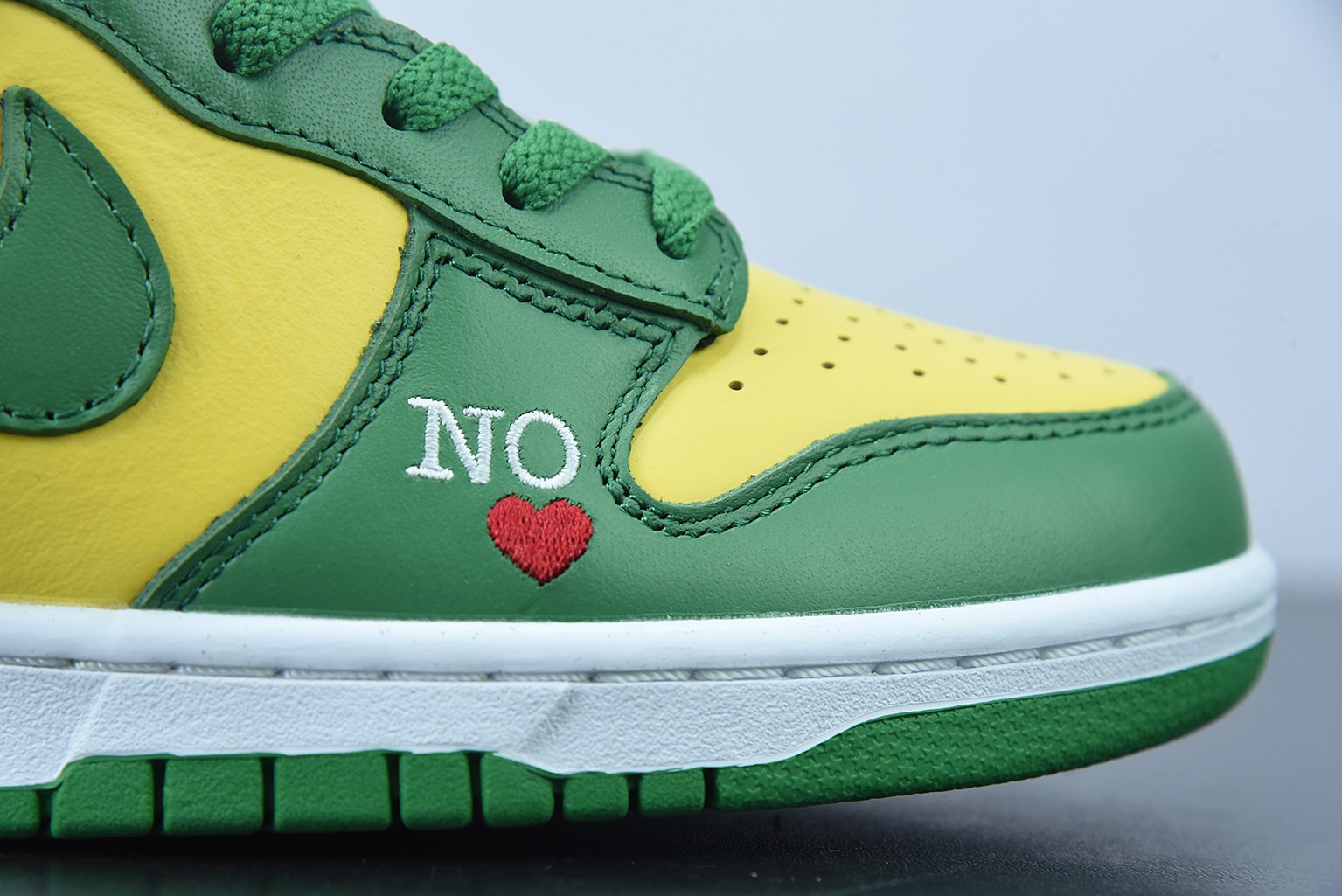 Nike SB Dunk High Supreme By Any Means Brazil Nike SB Dunk High Supreme By Any Means Brazil