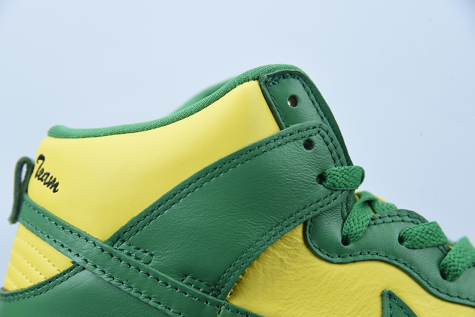 Nike SB Dunk High Supreme By Any Means Brazil Nike SB Dunk High Supreme By Any Means Brazil