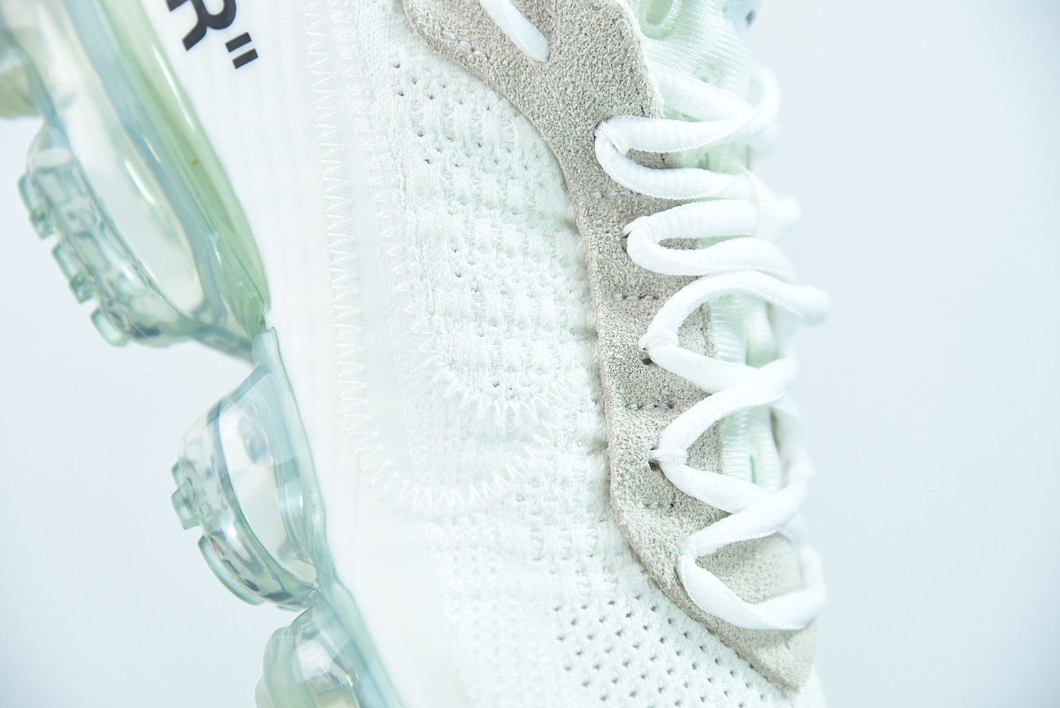 Nike Air VaporMax Off-White (2018) Nike Air VaporMax Off-White (2018)