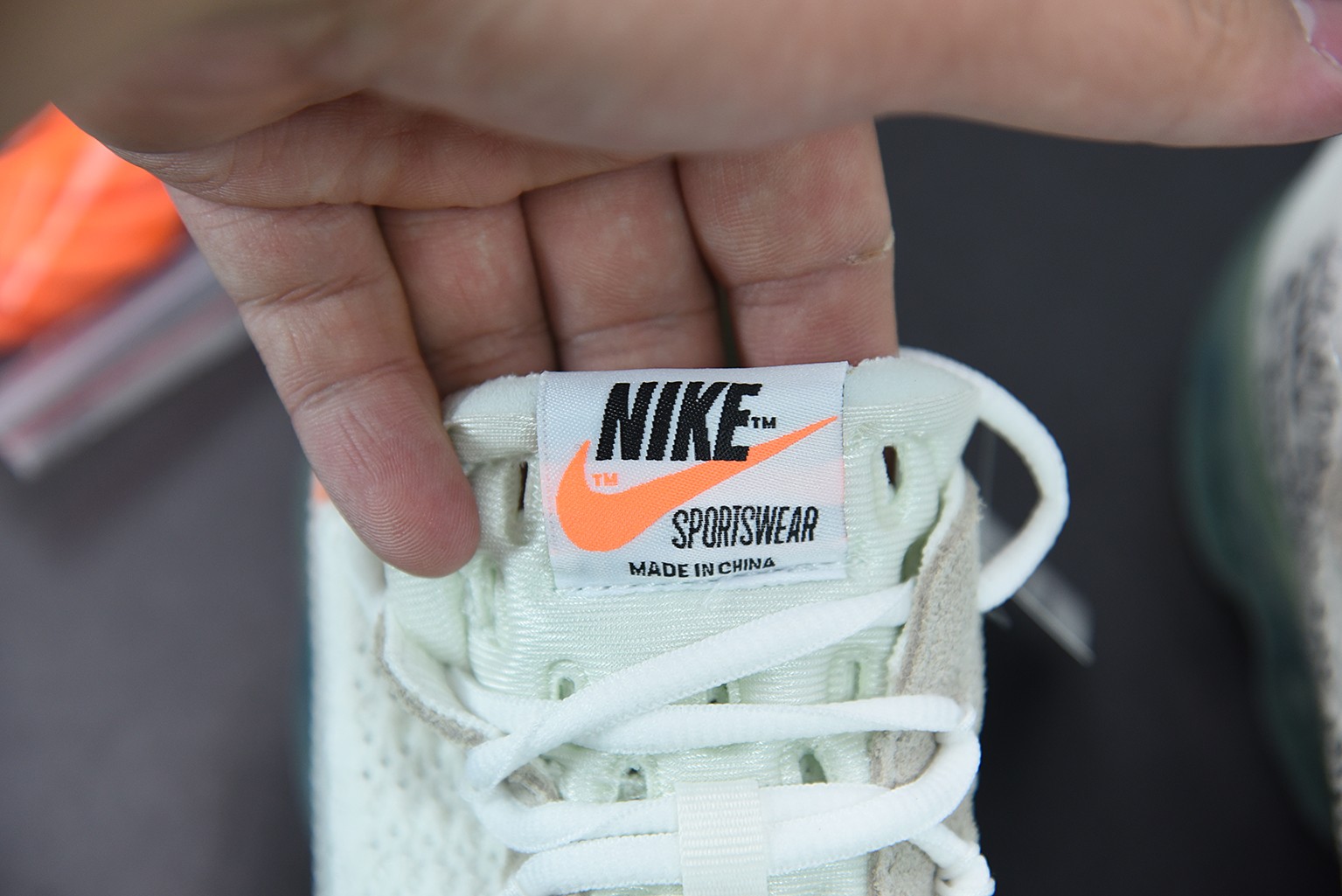 Nike Air VaporMax Off-White (2018) Nike Air VaporMax Off-White (2018)