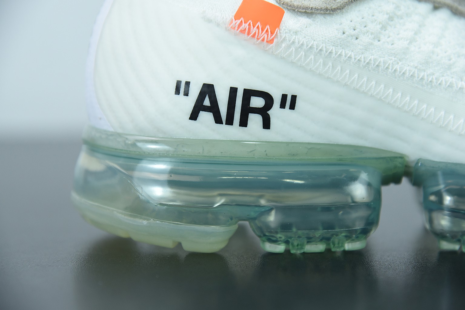 Nike Air VaporMax Off-White (2018) Nike Air VaporMax Off-White (2018)