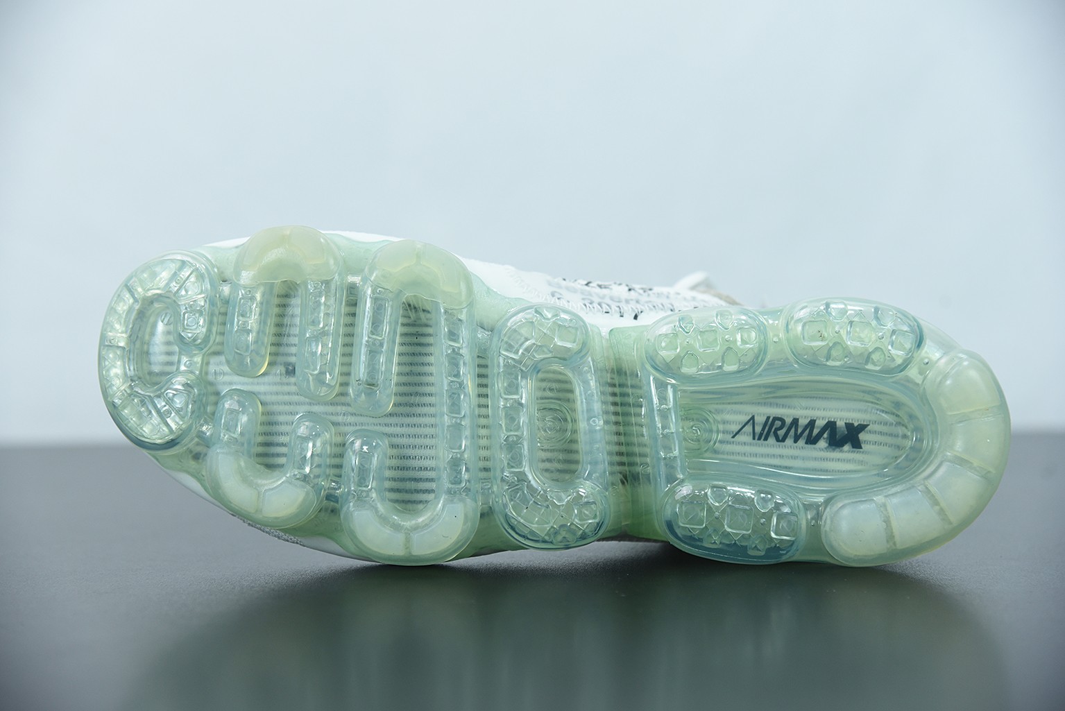 Nike Air VaporMax Off-White (2018) Nike Air VaporMax Off-White (2018)