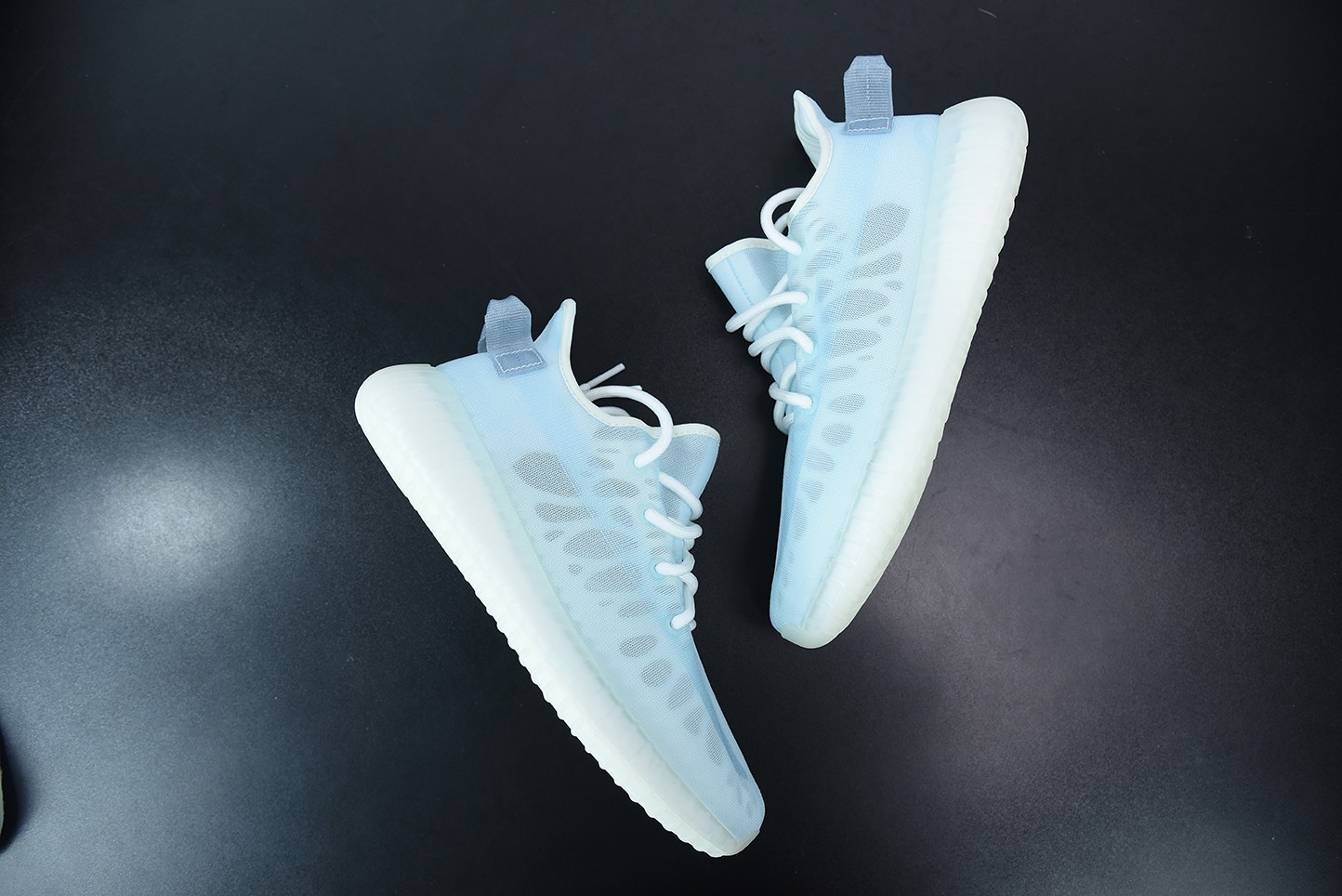 adidas yeezy Boost 350 V2 Mono Lce adidas yeezy Boost 350 V2 Mono Lce