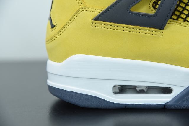 Jordan 4 Retro Lightning (2021) Jordan 4 Retro Lightning (2021)
