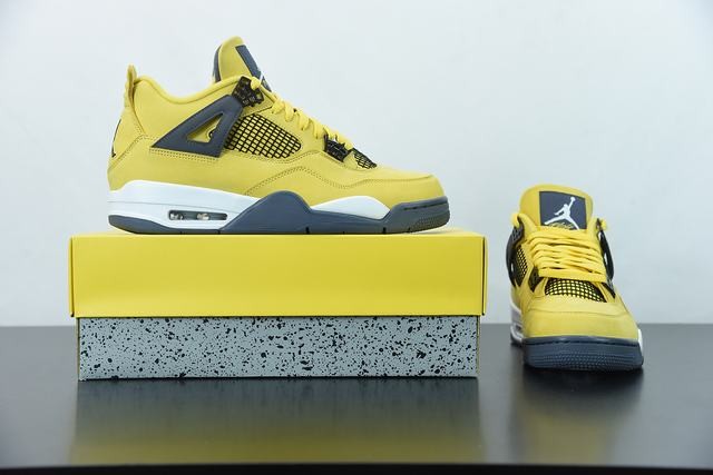 Jordan 4 Retro Lightning (2021) Jordan 4 Retro Lightning (2021)