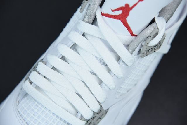 Air Jordan 4“White Oreo Air Jordan 4“White Oreo