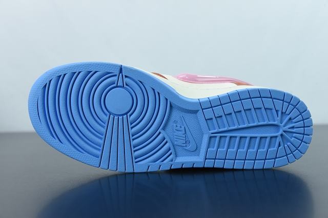 Nk SB Dunk Low Pro QS Nk SB Dunk Low Pro QS