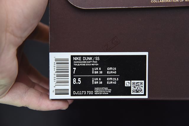 Nk SB Dunk Low Pro QS Nk SB Dunk Low Pro QS