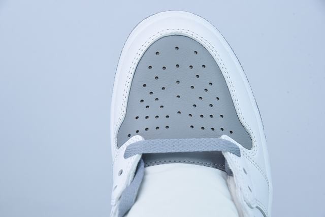 AJ1 AJ1