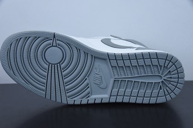 AJ1 AJ1