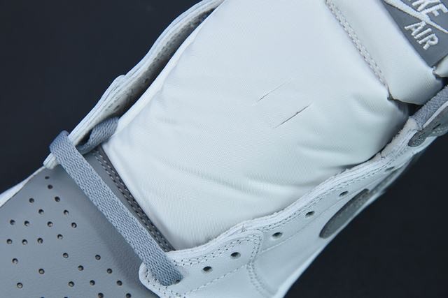 AJ1 AJ1