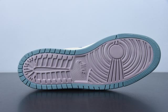 Nk Wmns AJ1 Zoom CMFT Nk Wmns AJ1 Zoom CMFT