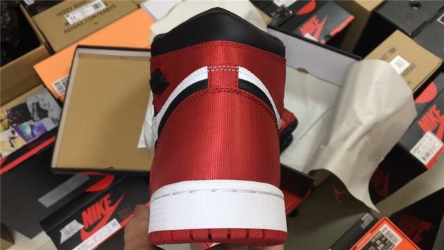 Air Jordan 1 satin WMNS BLACK TOE Air Jordan 1 satin WMNS BLACK TOE