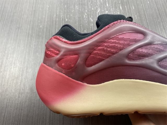 Yeezy 700 V3 “Fade Carbon” Yeezy 700 V3 “Fade Carbon”