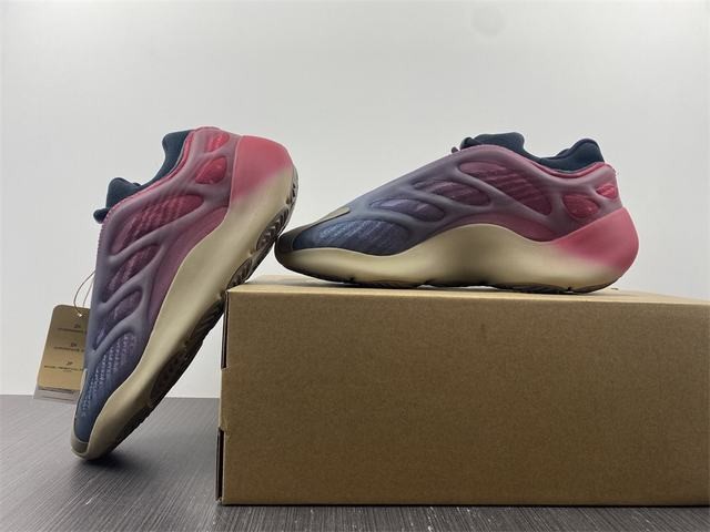 Yeezy 700 V3 “Fade Carbon” Yeezy 700 V3 “Fade Carbon”