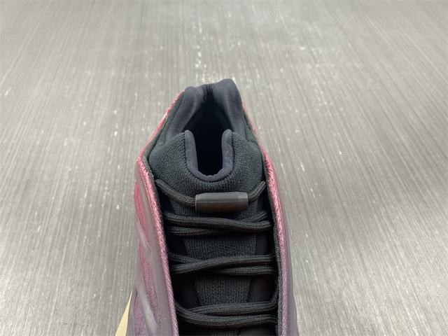 Yeezy 700 V3 “Fade Carbon” Yeezy 700 V3 “Fade Carbon”