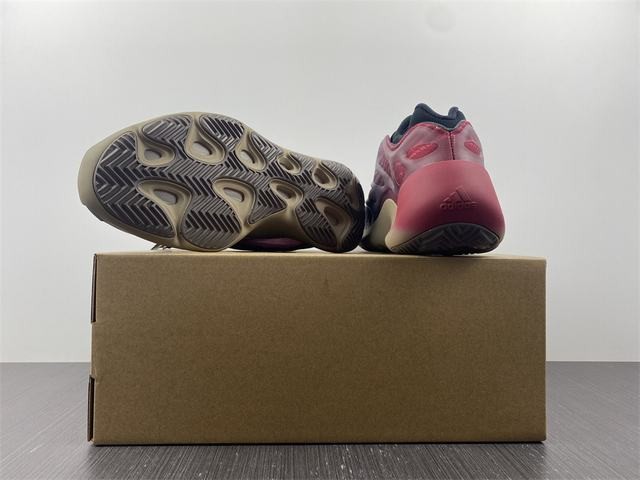 Yeezy 700 V3 “Fade Carbon” Yeezy 700 V3 “Fade Carbon”