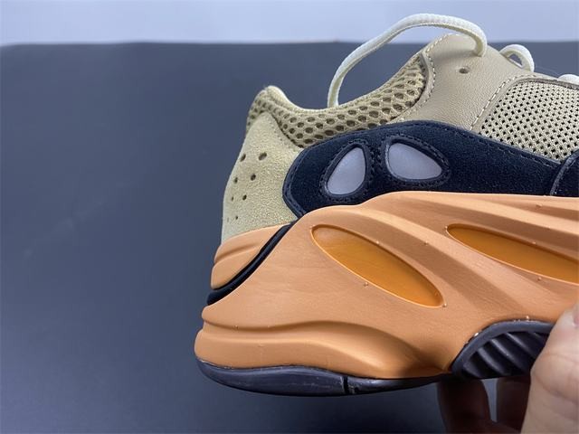 Yeezy 700 “Enflame Amber Yeezy 700 “Enflame Amber