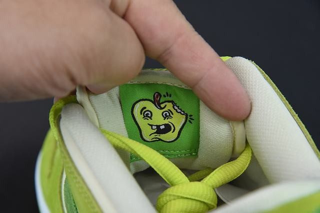 Nike SB Dunk Low Green Apple Nike SB Dunk Low Green Apple
