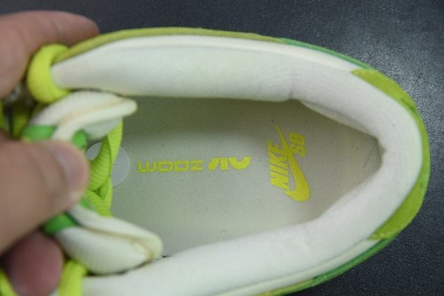 Nike SB Dunk Low Green Apple Nike SB Dunk Low Green Apple