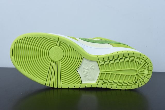 Nike SB Dunk Low Green Apple Nike SB Dunk Low Green Apple