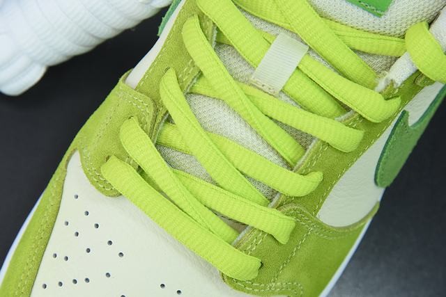 Nike SB Dunk Low Green Apple Nike SB Dunk Low Green Apple