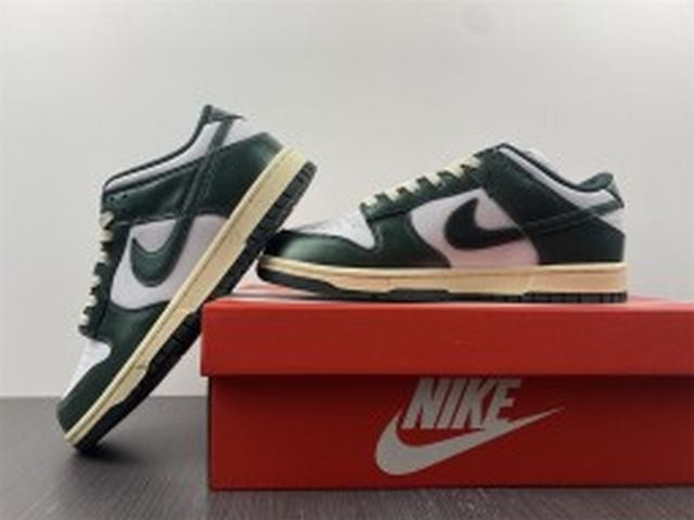 Nike Dunk Low Vintage Green (W) Nike Dunk Low Vintage Green (W)