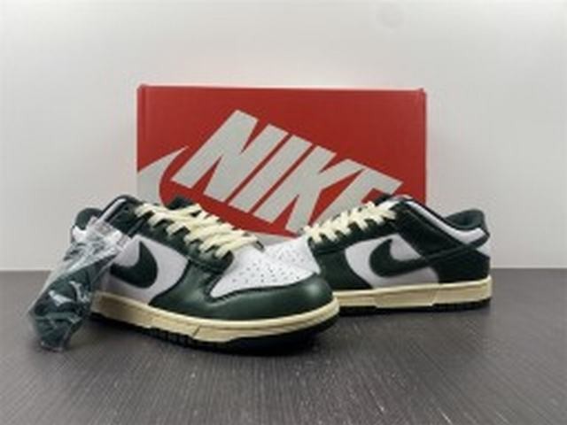 Nike Dunk Low Vintage Green (W) Nike Dunk Low Vintage Green (W)
