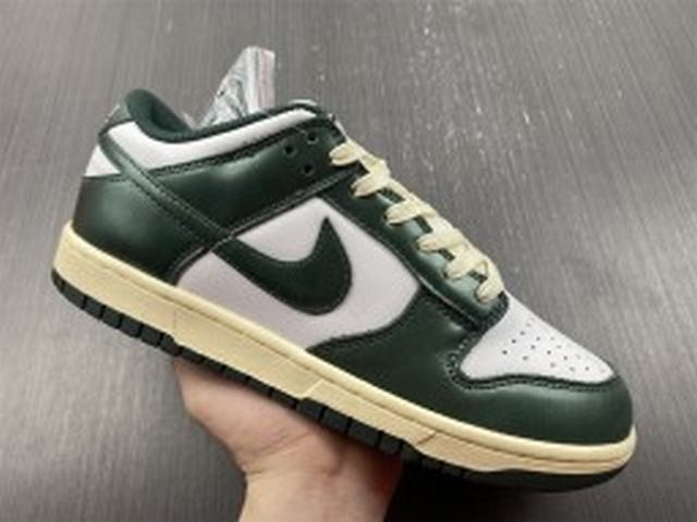 Nike Dunk Low Vintage Green (W) Nike Dunk Low Vintage Green (W)