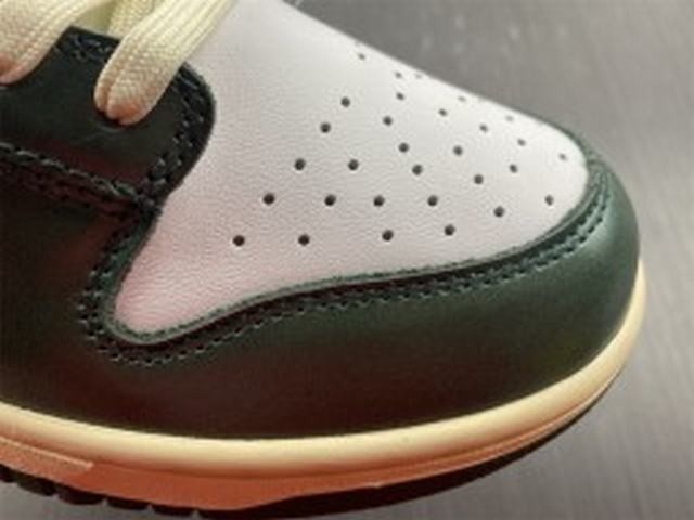 Nike Dunk Low Vintage Green (W) Nike Dunk Low Vintage Green (W)