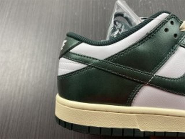 Nike Dunk Low Vintage Green (W) Nike Dunk Low Vintage Green (W)