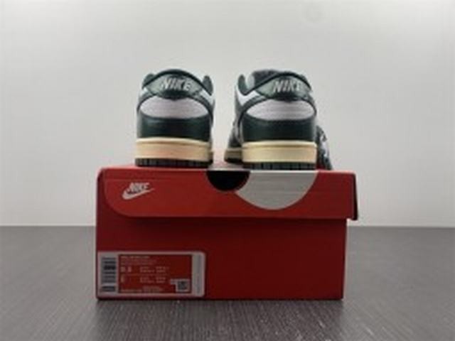 Nike Dunk Low Vintage Green (W) Nike Dunk Low Vintage Green (W)