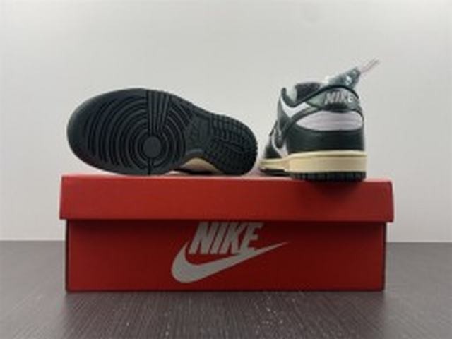 Nike Dunk Low Vintage Green (W) Nike Dunk Low Vintage Green (W)