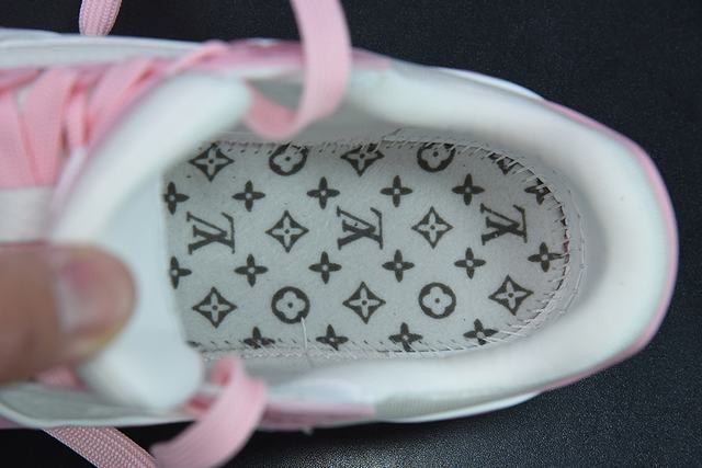 Louis Vuitton Trainer Pink White (W) Louis Vuitton Trainer Pink White (W)