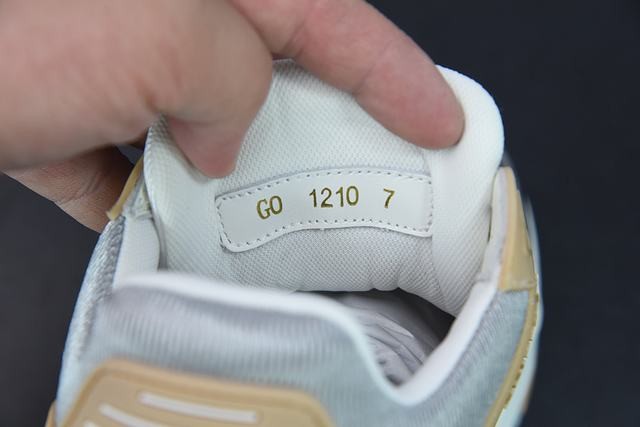 Louis Vuitton Trainer Metallic Beige Louis Vuitton Trainer Metallic Beige