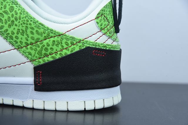 Nike Dunk Low Disrupt 2 Just Do It Snakeskin Green (W) Nike Dunk Low Disrupt 2 Just Do It Snakeskin Green (W)