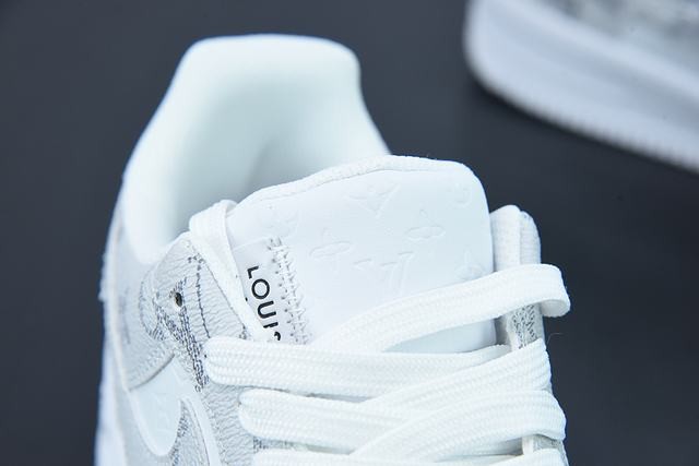 x Air Force 1'07 x Air Force 1'07