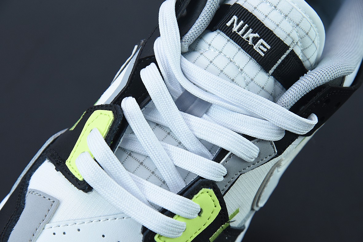 SB Dunk Scrap Low SB Dunk Scrap Low